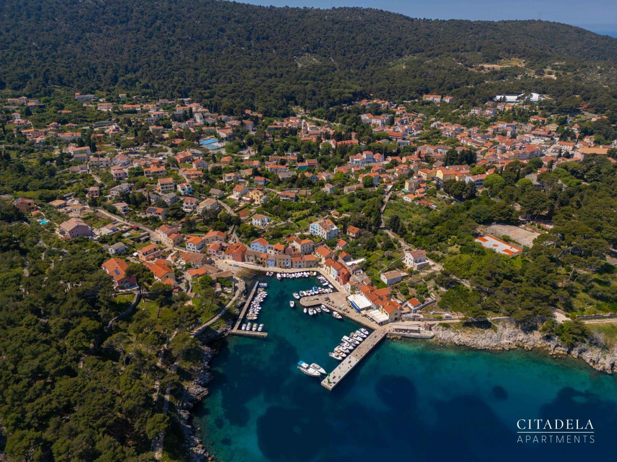Citadela Велі-Лошинь Екстер'єр фото